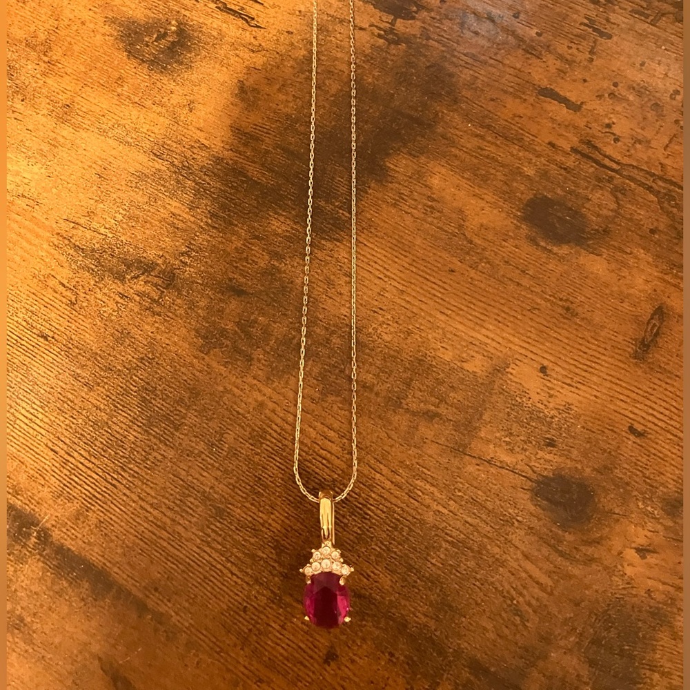 Vintage Find! Gold necklace with beautiful stone!